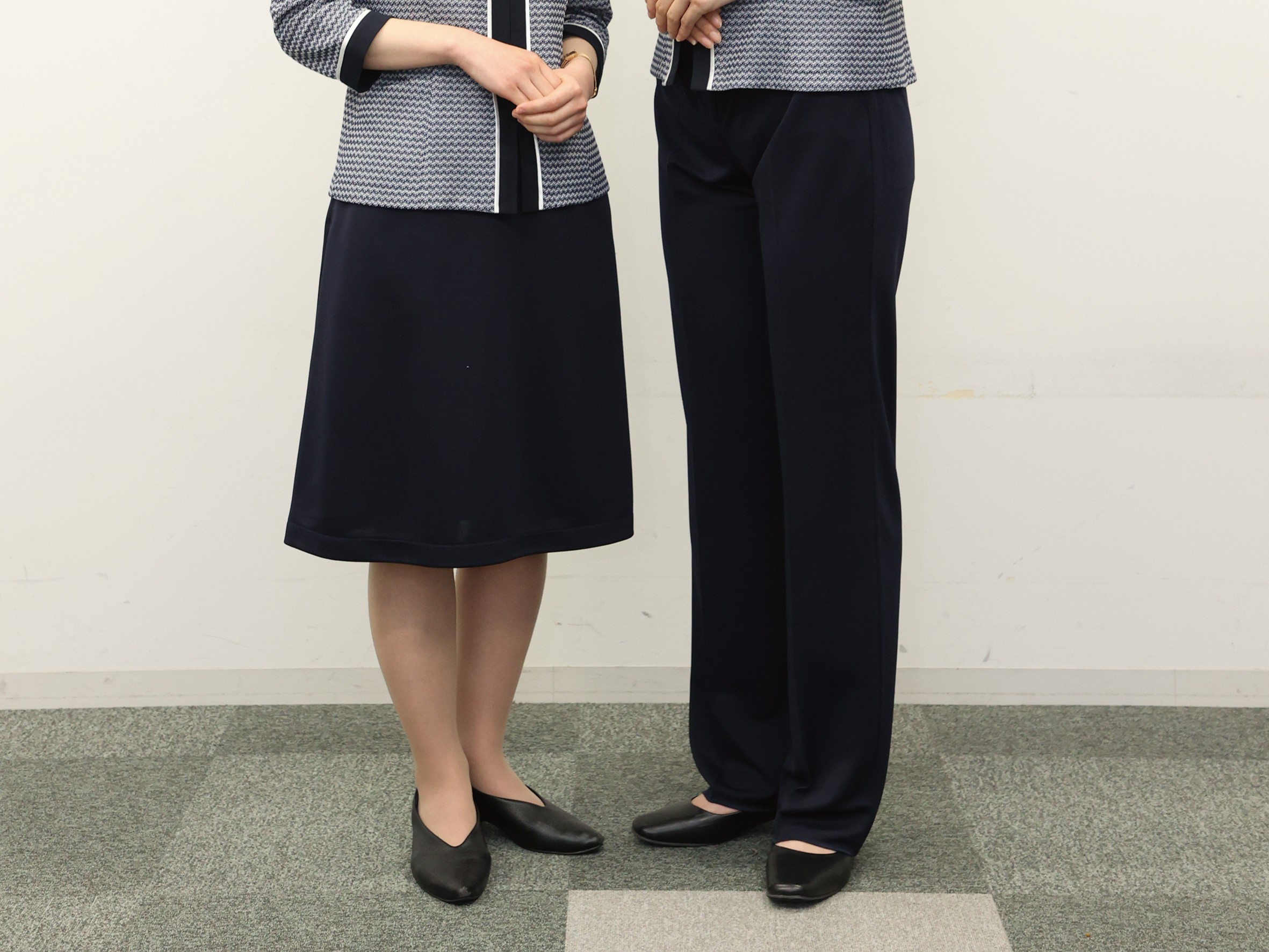 病院医療事務部門の女性職員の制服をリニューアル