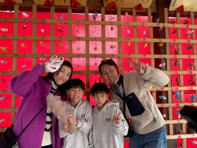 家族4人の集合写真