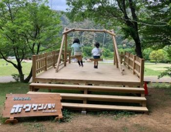 家族でアスレチックに出かけた様子