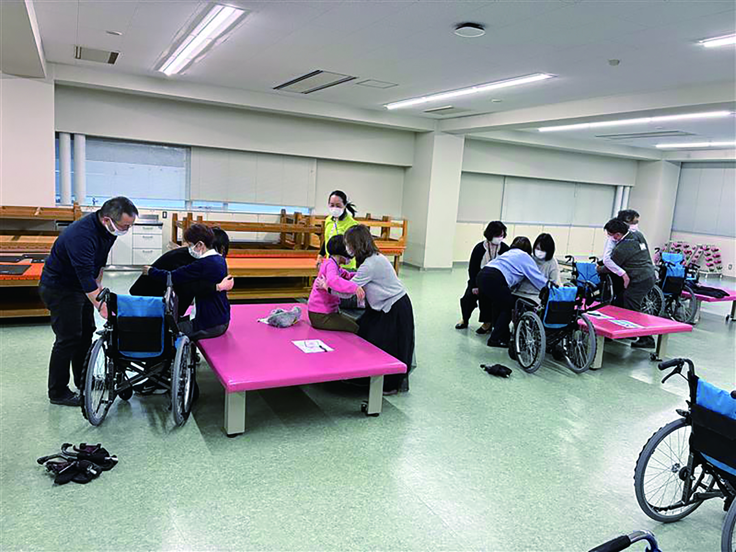 教職員を対象とした第3回介護セミナーを開催