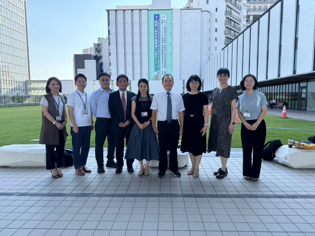 清華大学医学院の教授らが本学を訪問