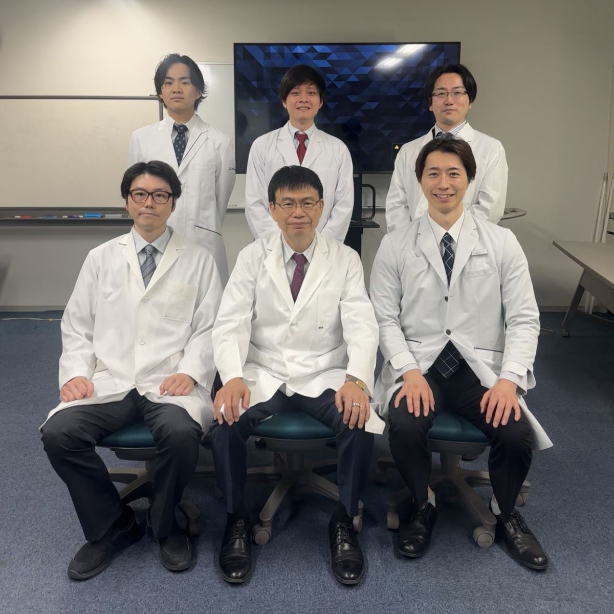 神経再生・創薬研究部門　メンバー集合写真