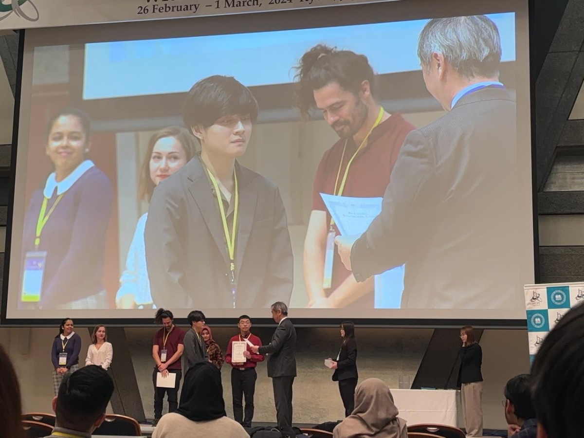 Best Poster Presentation Award受賞の様子