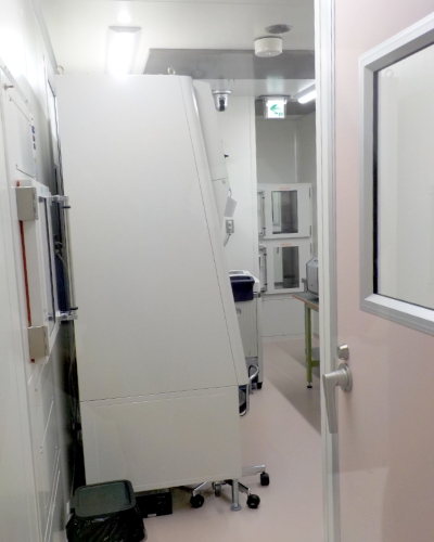 陰圧室ウイルス調整室