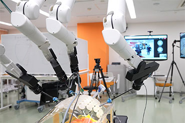 藤田医科大学—シンガポール国立大学間【約5000㎞】で遠隔手術に成功